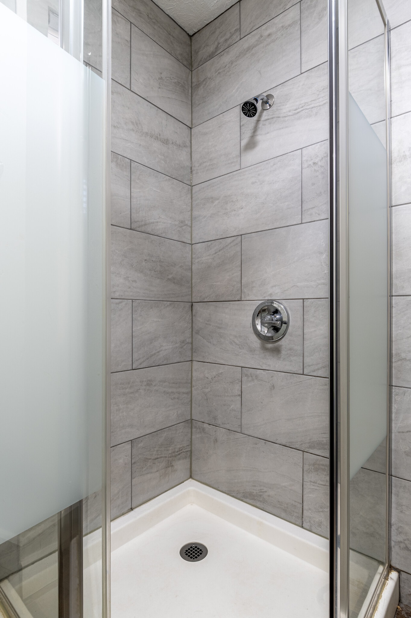 Building Photo - 410 E Beecher St