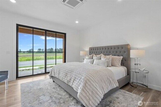 Building Photo - Brand NEW 3 Bedroom Condo for rent in Lynden!