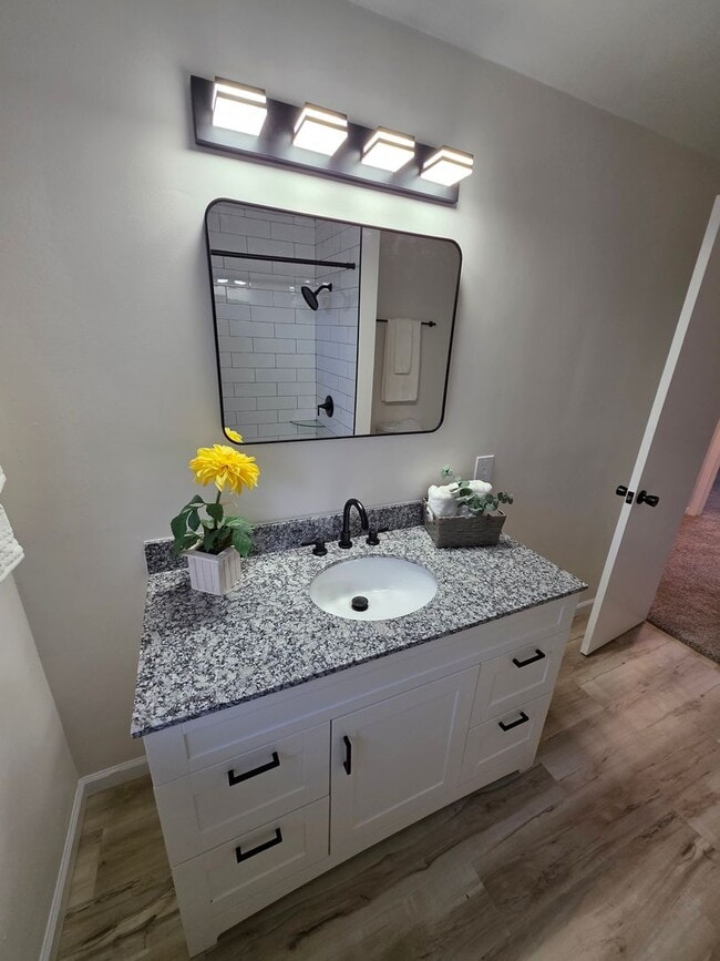 Building Photo - 4 bedroom Rental in Bettendorf