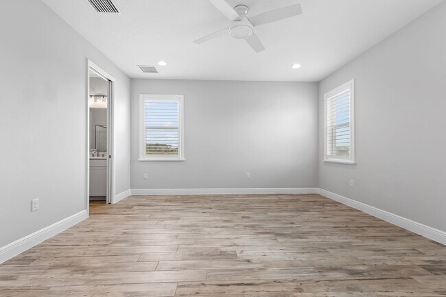 Building Photo - 8134 Loren Cove Dr