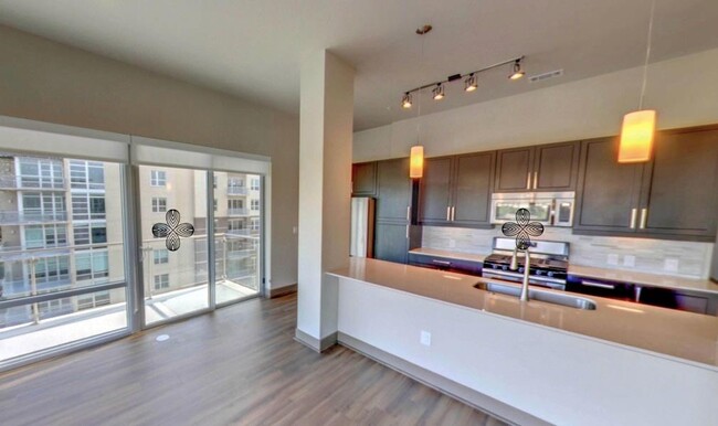 Building Photo - 10402 Town and Country Way