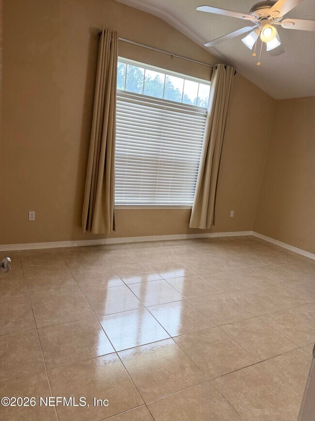 Building Photo - 5925 Round Table Rd