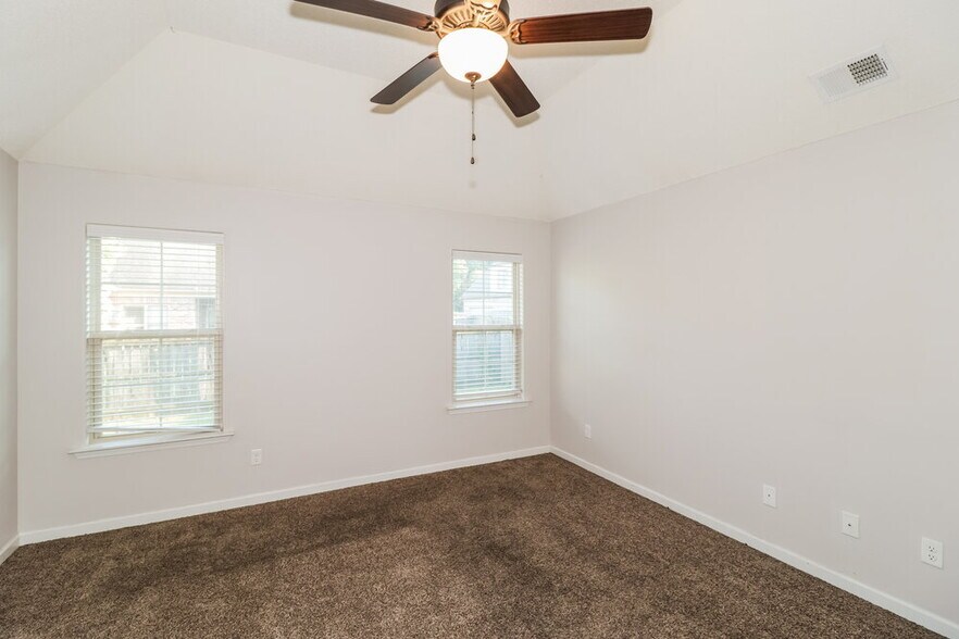 Building Photo - 9455 Darren Cir S