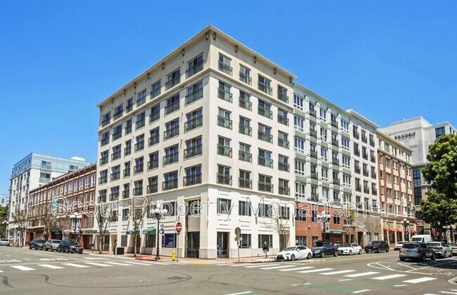 Building Photo - 445 Island Ave