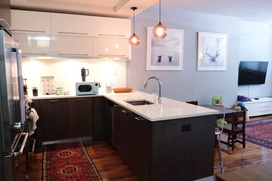 Building Photo - 214 N 11th St