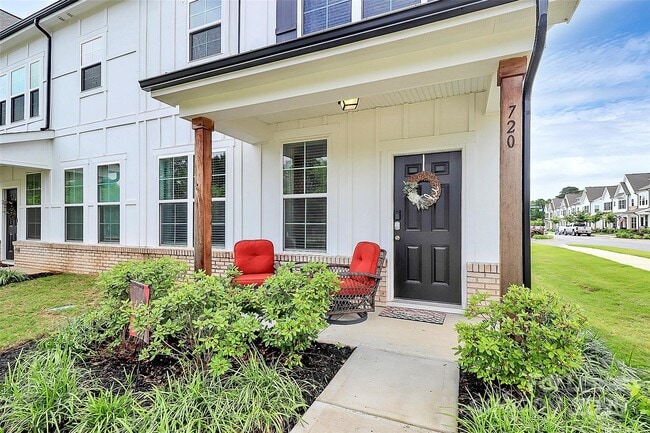 Building Photo - 720 Herlong Ave