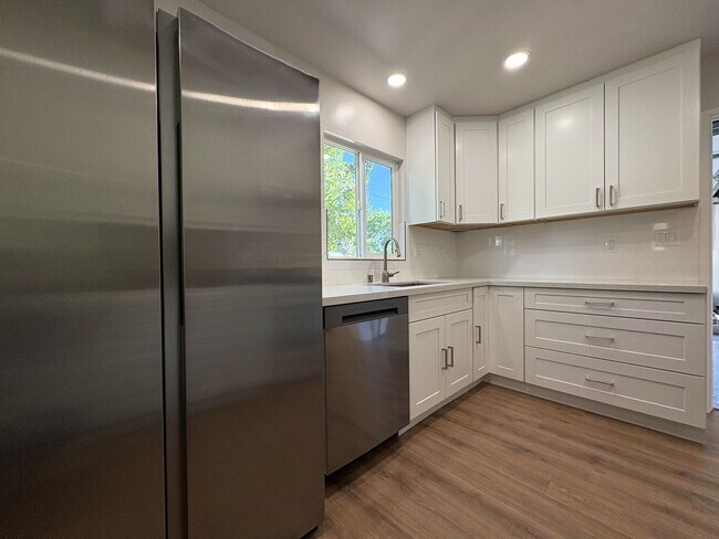 Building Photo - Modern Oasis in the Heart of Los Altos – U...