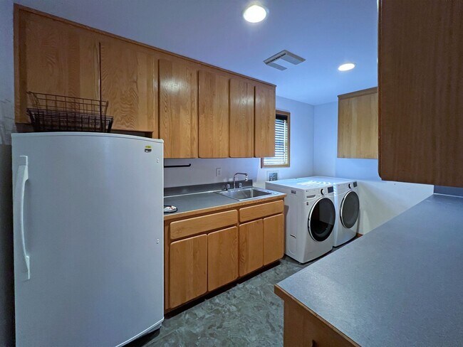 Building Photo - Stunning 4 Bedroom 2.5 Bath with Peek-a-Boo View of Puget Sound