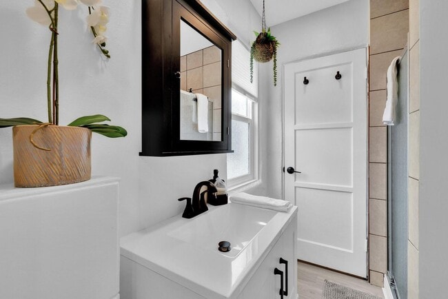 Building Photo - Furnished & Remodeled 1BR Guest House w/ Private Entry – Walk to Beach, Crown Point