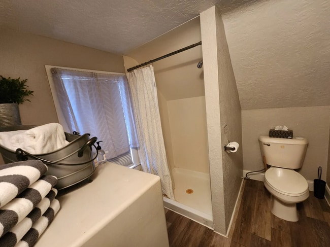 Building Photo - Furnished Studio - Utilities/Internet Included