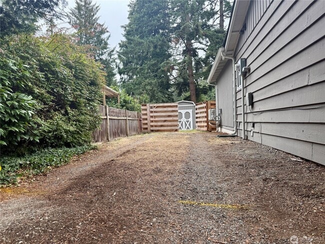 Building Photo - Classic Mid-Century Rambler with Modern Co...