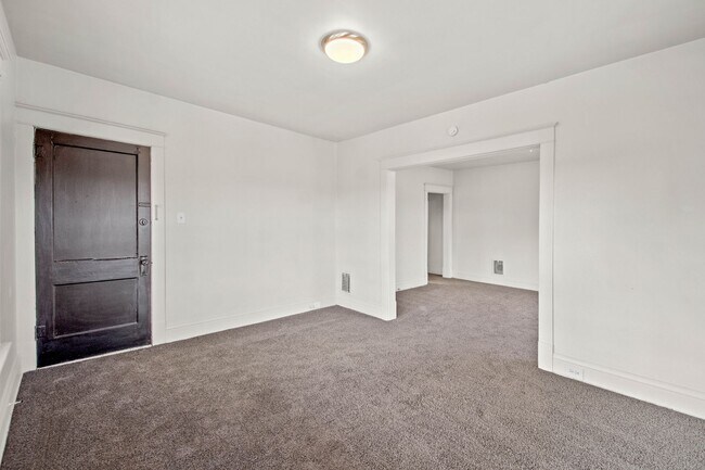 Building Photo - 1024 Steuben St