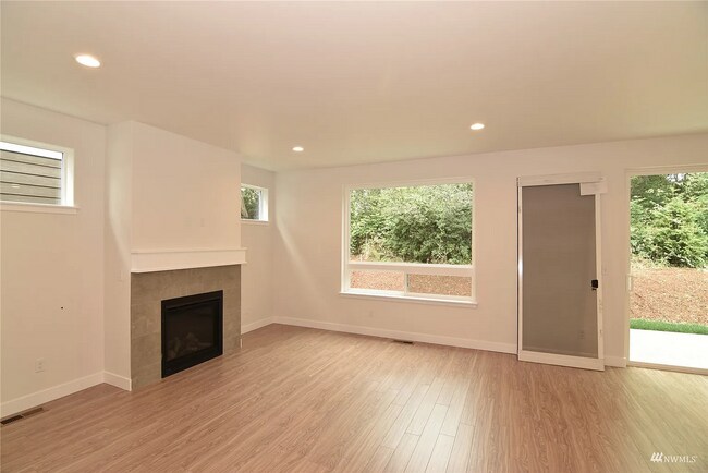 Building Photo - 390 Hammond St