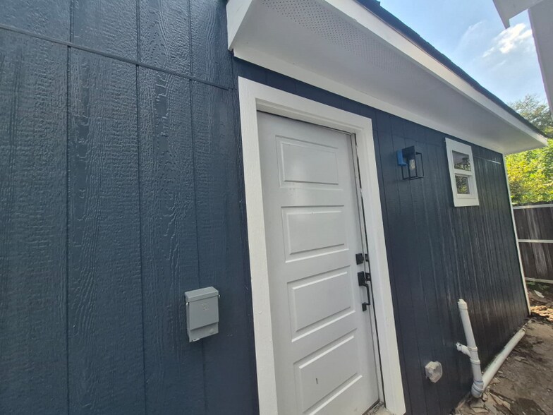 Building Photo - 3268 Holman St