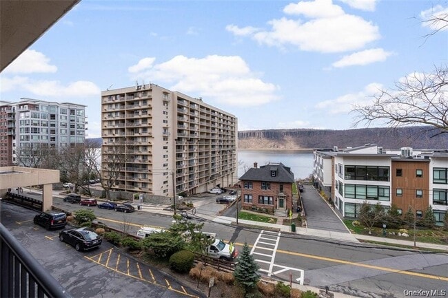 Building Photo - 1116 Warburton Ave