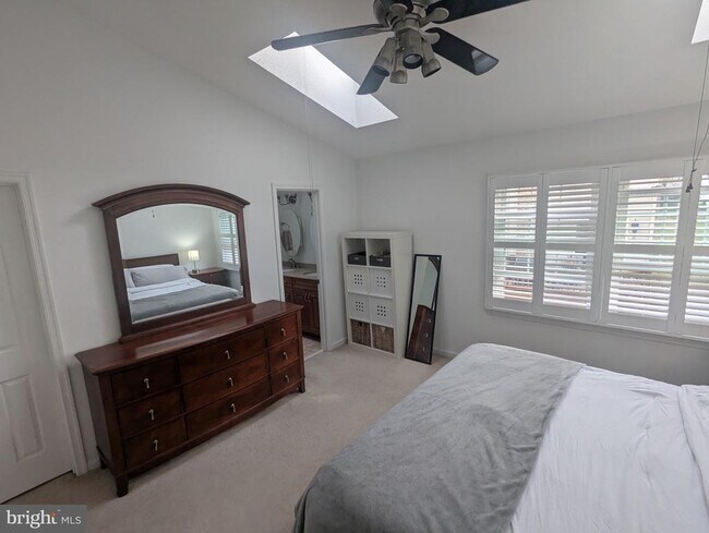 Building Photo - 146 Washington St