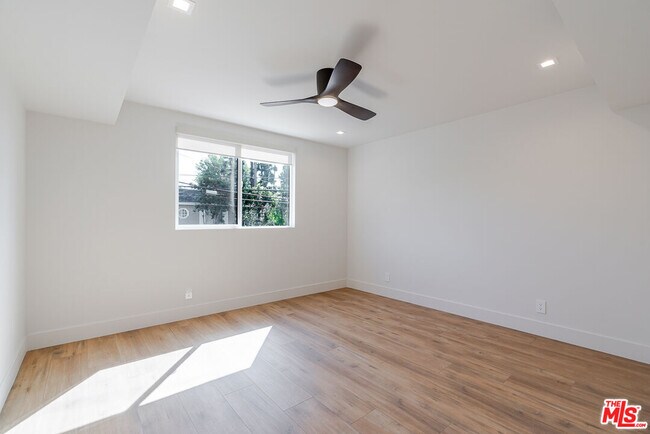 Building Photo - 12425 Texas Ave