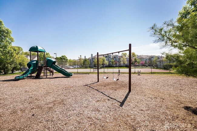 Building Photo - 127 Forest Dr