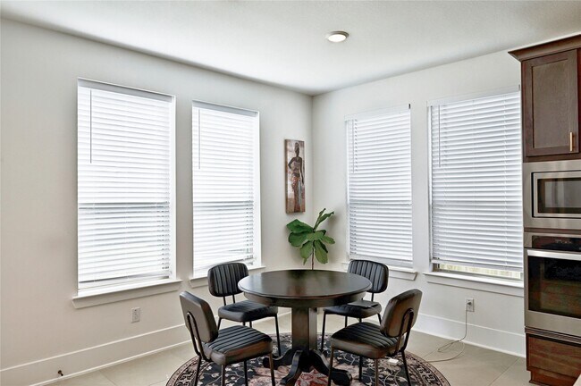 Building Photo - 6211 Shore Ridge Ct