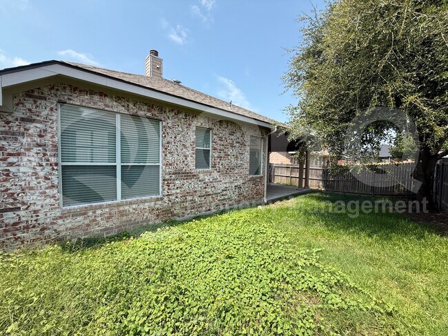 Building Photo - 1921 Highland Haven Ln