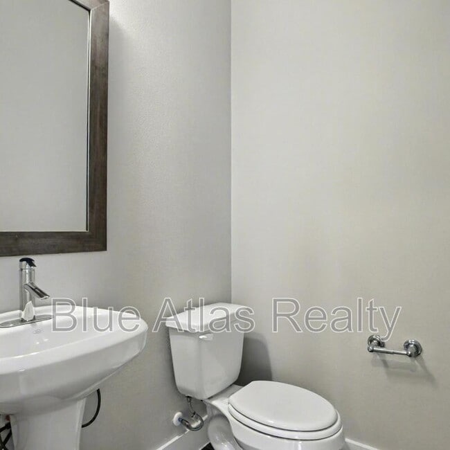 Building Photo - 728 N Plano Rd