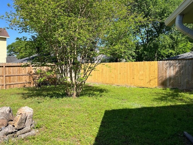Building Photo - 10603 Village Trail Dr