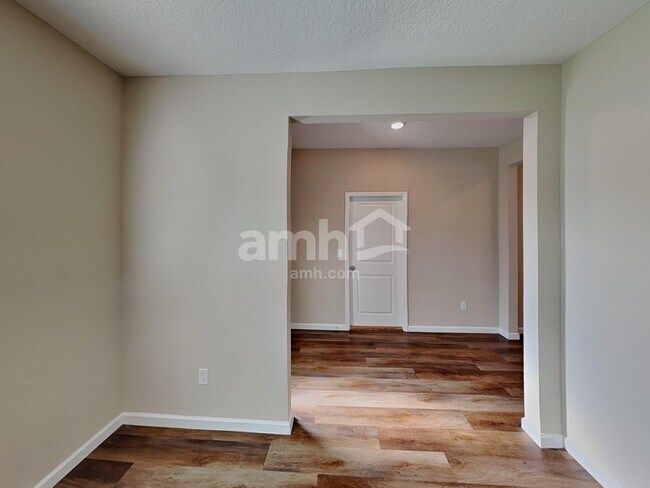 Building Photo - 70 Hemlock Point