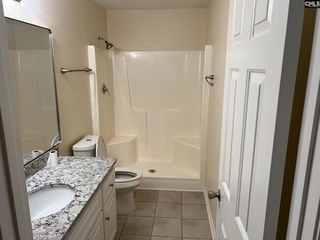 Building Photo - 105 Crestland Dr