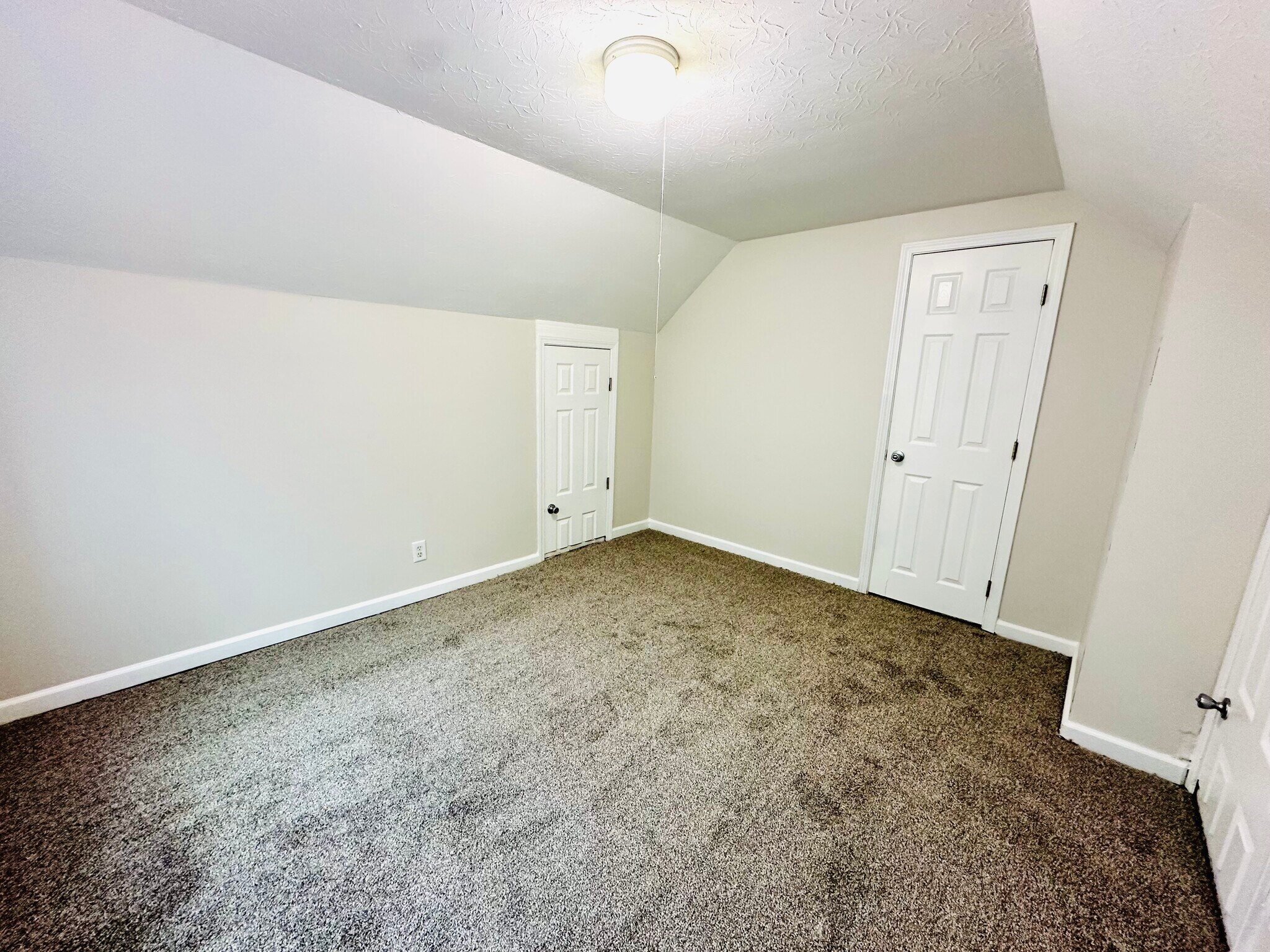 Building Photo - 1147 Lincoln Ave