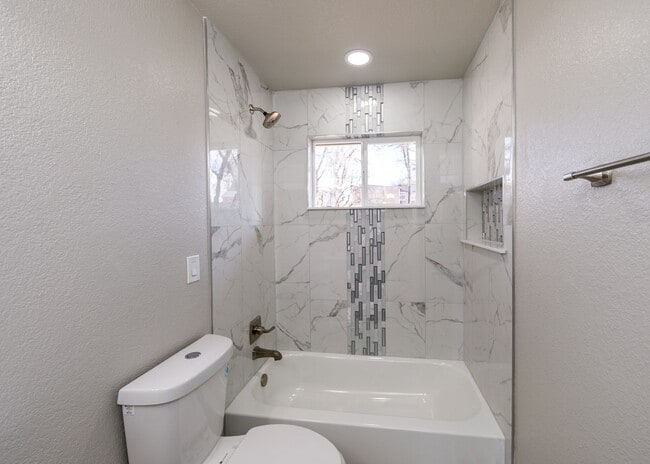 Building Photo - Newly Remodeled 5 Bed Home with Huge Yard