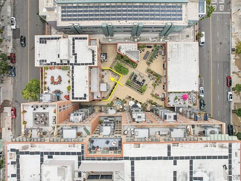 Birds Eye view of building, private patio highlighted in yellow - 877 Island Ave