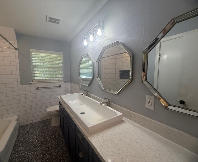 Building Photo - 5019 Oak Forest Dr