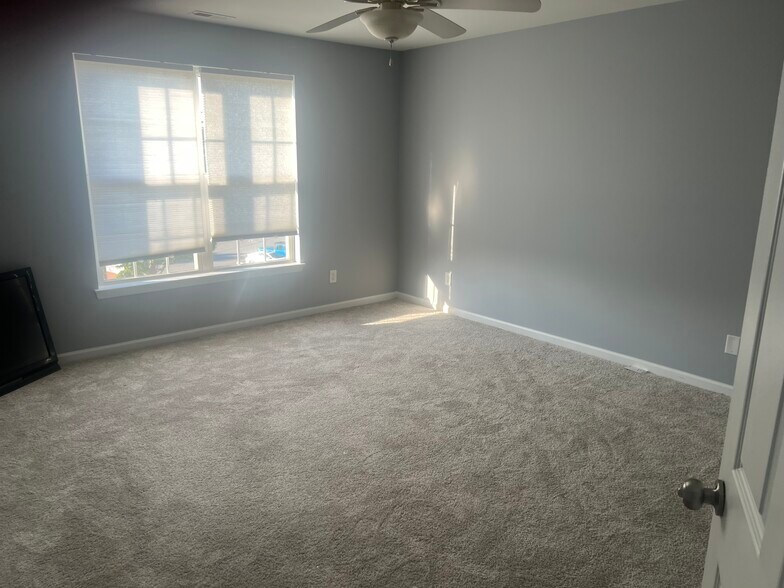 Building Photo - 7611 Bluff Point Ln