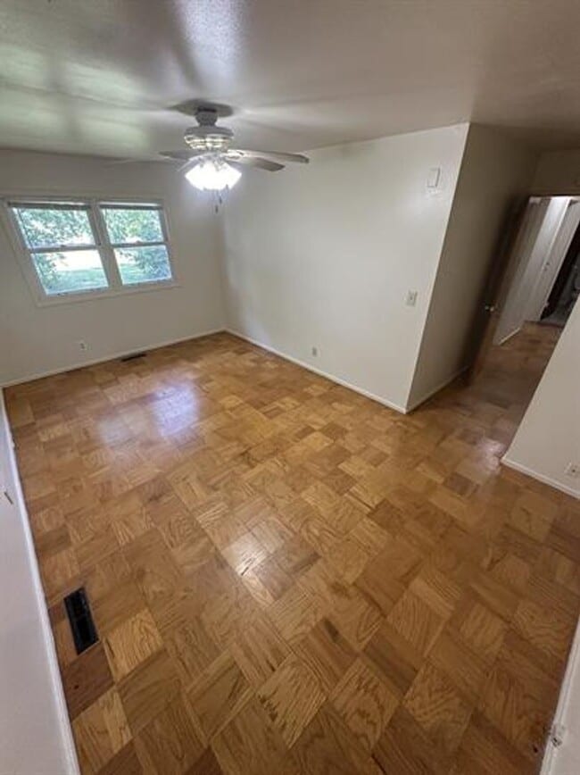 Building Photo - 1507 Fairway Dr