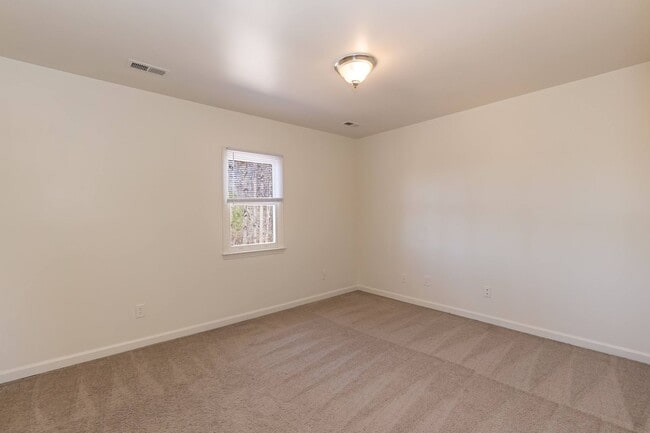 Building Photo - Two Bedroom Home!