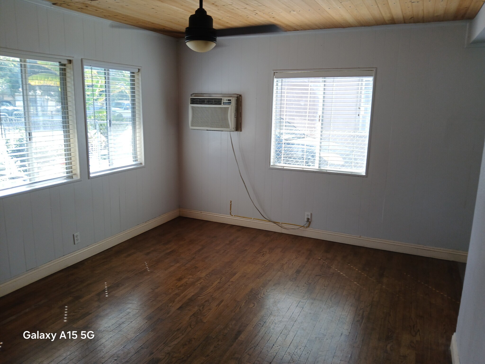 Building Photo - 15450 Country Club Dr