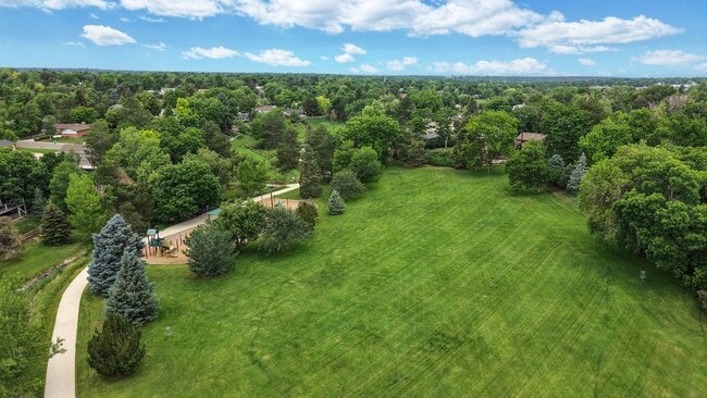Building Photo - Amazing 4 Bed/3 Bath SFH Backing to Walnut...