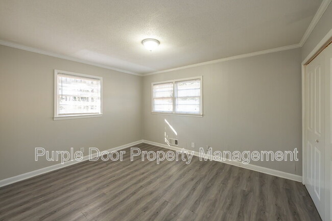 Building Photo - 465 N Hairston Rd