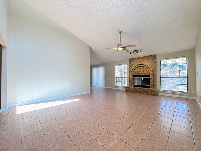 Building Photo - West El Paso 4 bed/3 bath refrig A/C Home!