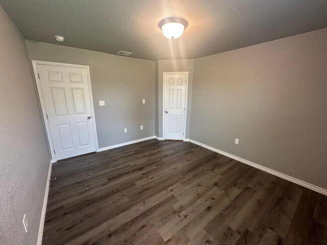 Building Photo - 3Bed/2Bath