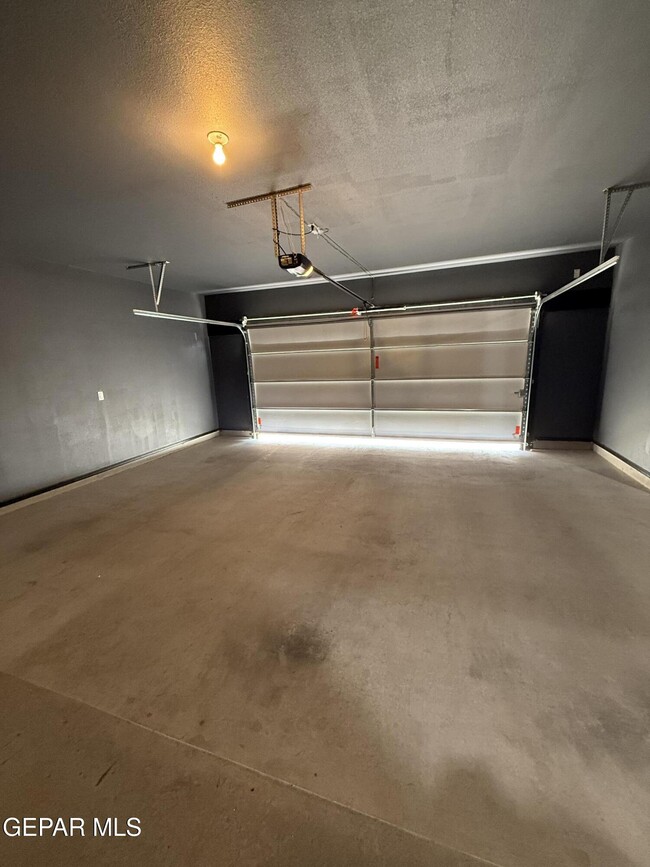 Building Photo - 14405 Eastbrook Dr