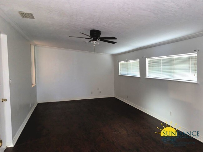 Building Photo - Renovated 2 Bedroom Home in Crestview