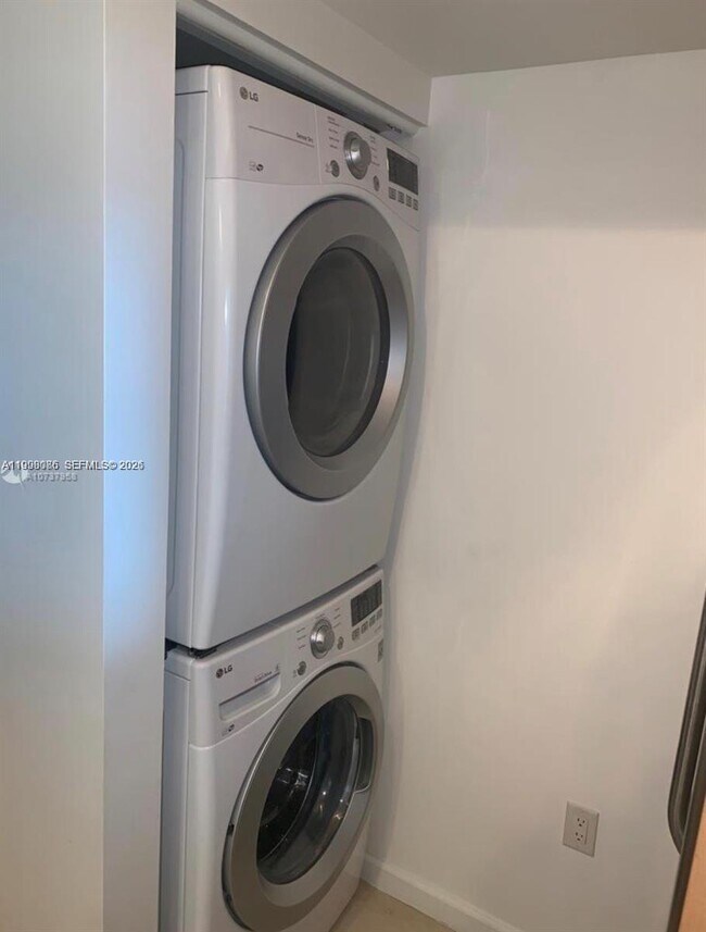 Building Photo - 610 W Las Olas Blvd