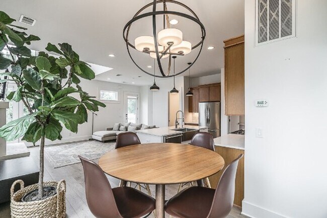 Building Photo - 3BR Germantown Townhome in the Heart of Nashville