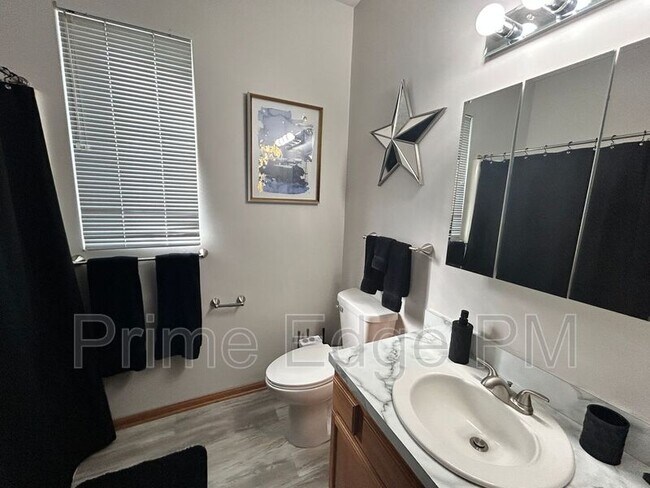 Building Photo - 6241 Holdrege-6