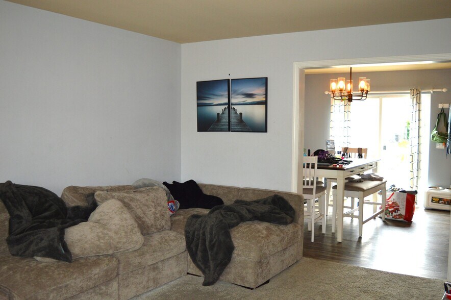 Building Photo - 8917 Snowberry Ln