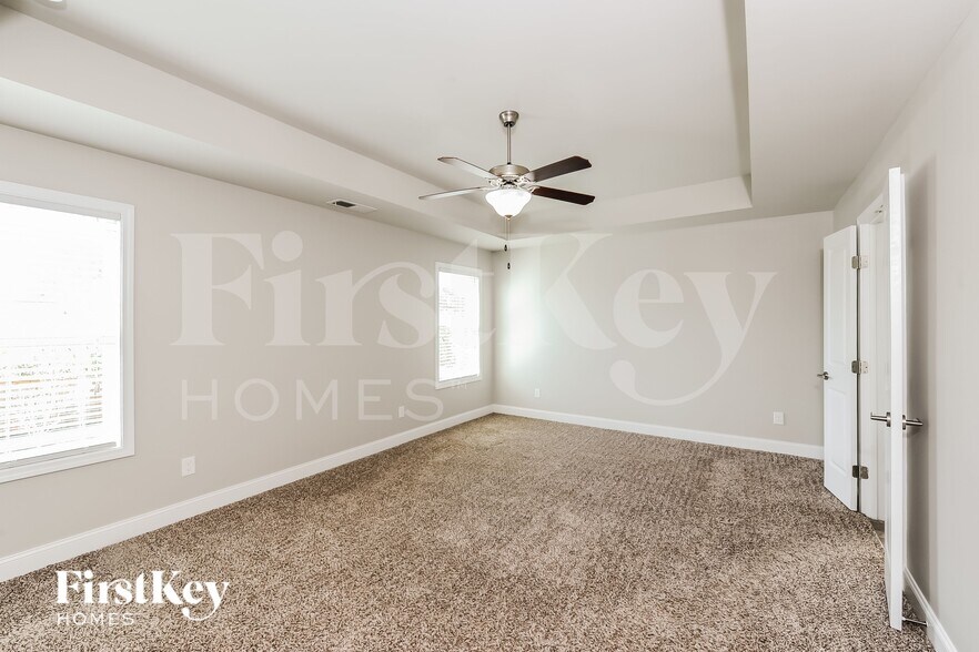 Building Photo - 2061 Chesley Dr