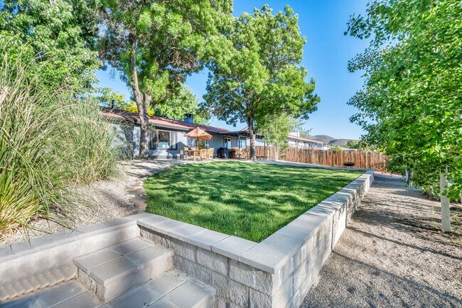 Building Photo - 2655 Parkway Dr