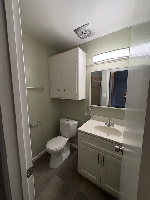 Building Photo - 5499 Claremont Ave