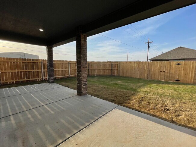 Building Photo - Recently Built 4/2/2 in Frenship ISD!